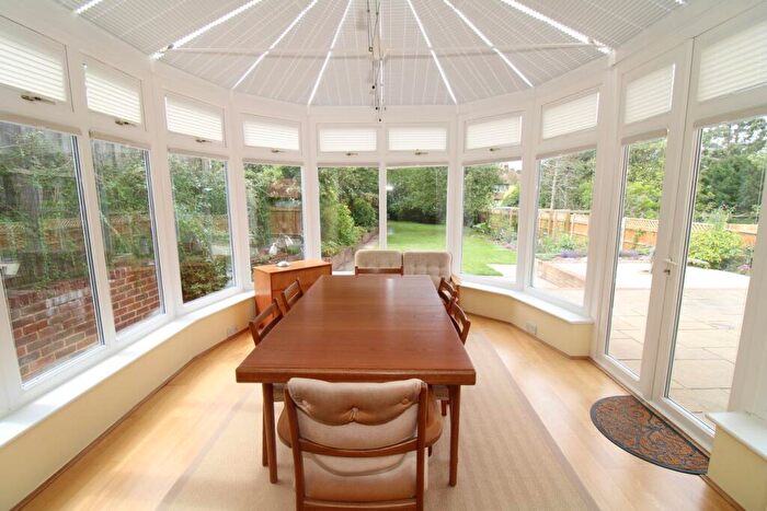 4 Bedroom Detached House For Sale In Broadoaks Way, Bromley, BR2
