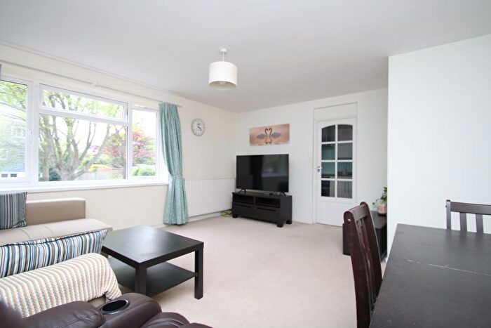 2 Bedroom Flat To Rent In Ladygrove, Croydon, CR0