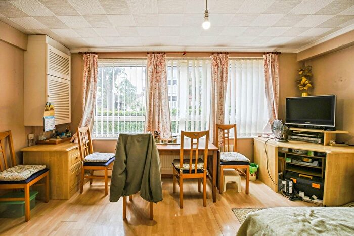 1 Bedroom Flat For Sale In Kintyre Close, London, SW16