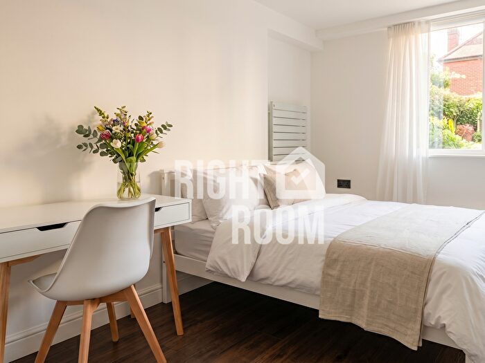 1 Bedroom Flat To Rent In One Bedroom Flat, Martaban Road, N16