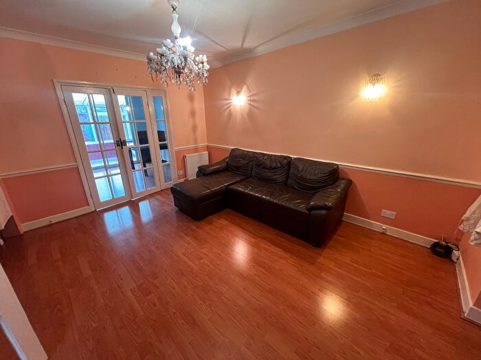 3 Bedroom Semi Detached House To Rent In Cecil Road, Walthamstow, E17