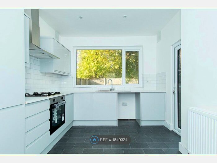 3 Bedroom Semi-Detached House To Rent In Gordon Drive, Liverpool, L14