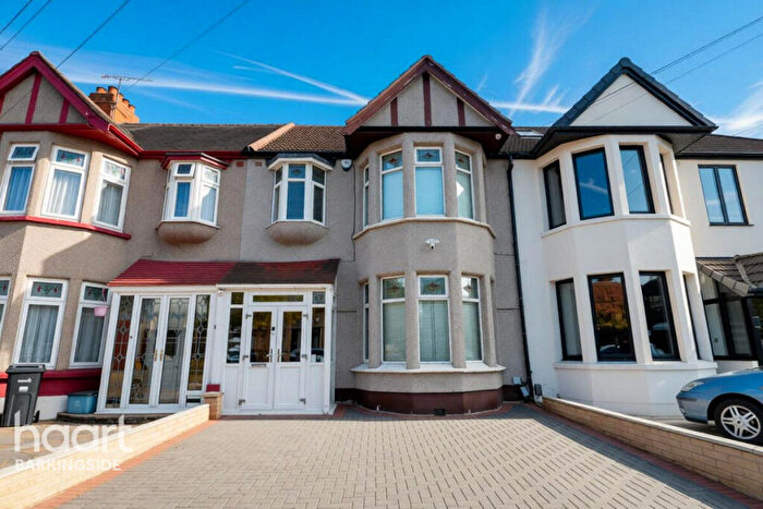 3 Bedroom Terraced House For Sale In Beechwood Gardens, Clayhall, IG5
