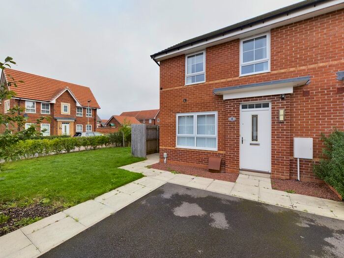 2 Bedroom Semi-Detached House To Rent In Simpson Avenue, Hull, HU8