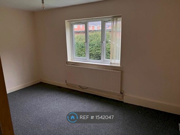2 Bedroom Flat To Rent In Woodchurch, Merseyside, CH49