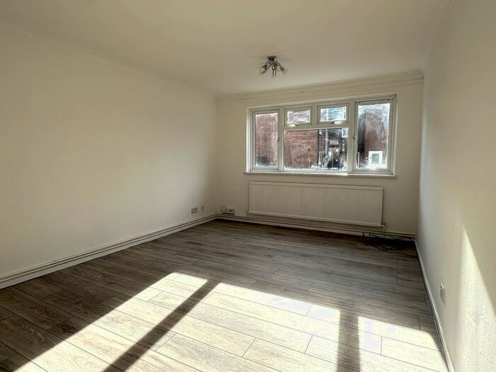 2 Bedroom Flat To Rent In Rowan Drive, Broxbourne, EN10