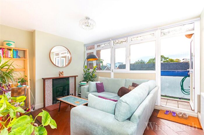 2 Bedroom Apartment To Rent In Glengall Road, London, SE15
