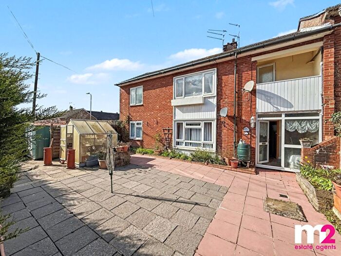 2 Bedroom Flat For Sale In Howe Circle, Newport, NP19