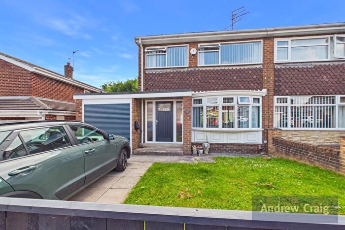 3 Bedroom Semi-Detached House For Sale In Hawthorn Drive, Jarrow, NE32