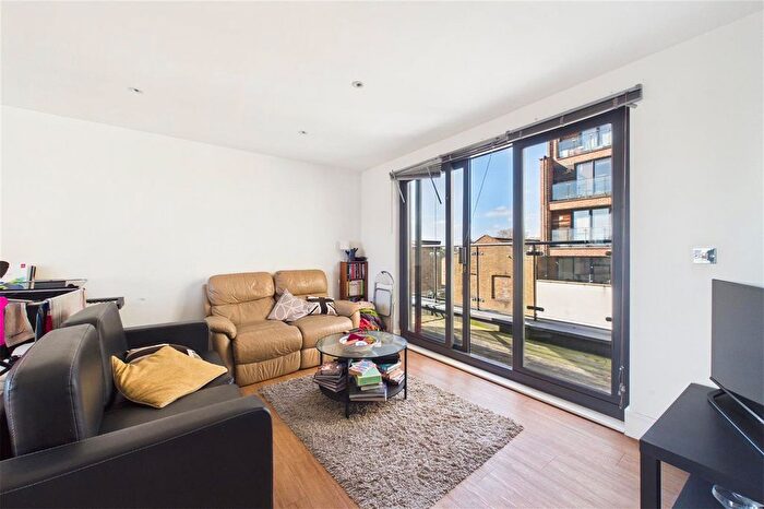 3 Bedroom Flat To Rent In Fusion Court, - Leytonstone Road, London, E15