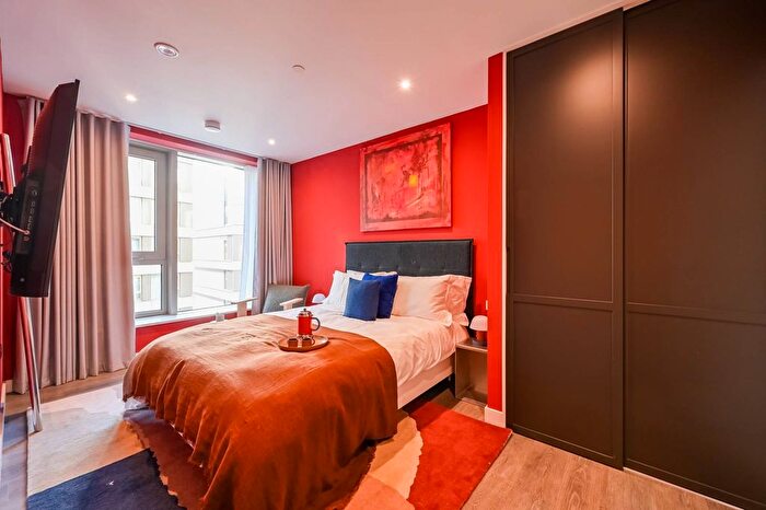 2 Bedroom Flat To Rent In Westfield Avenue, Stratford, London, E20