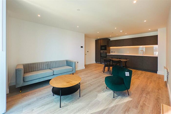 2 Bedroom Apartment To Rent In The Blade, M15