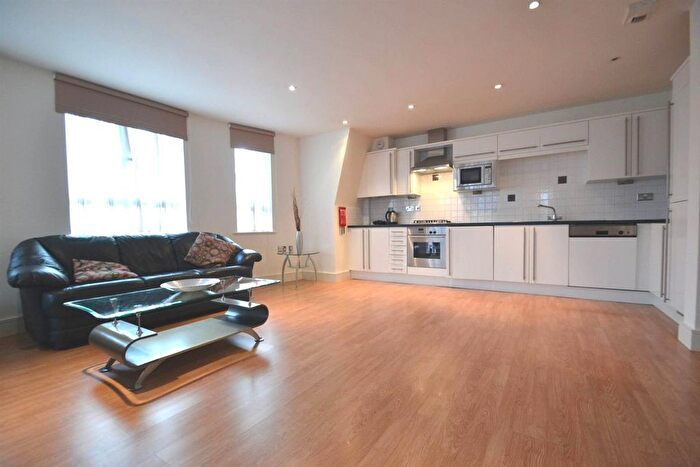 2 Bedroom Flat To Rent In Uxbridge Road, London, W5