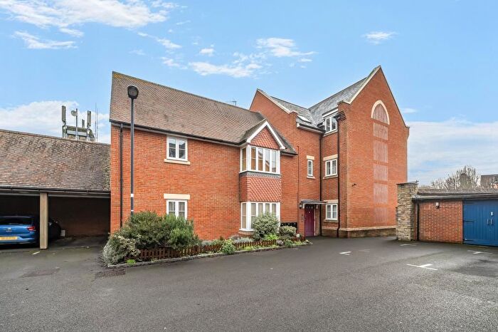 2 Bedroom Flat For Sale In St. Mary's, Wantage, OX12