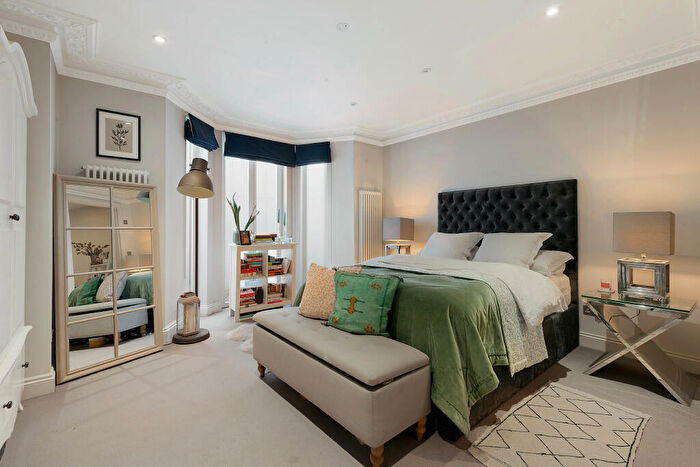 3 Bedroom Flat To Rent In Leathwaite Road, SW11