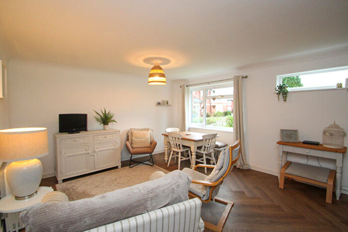 2 Bedroom Apartment To Rent In Havelock Road, Southampton, SO31