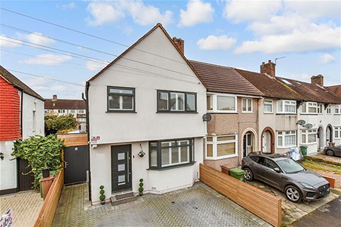 3 Bedroom End Terrace House For Sale In Bramblewood Close, Carshalton, Surrey, SM5