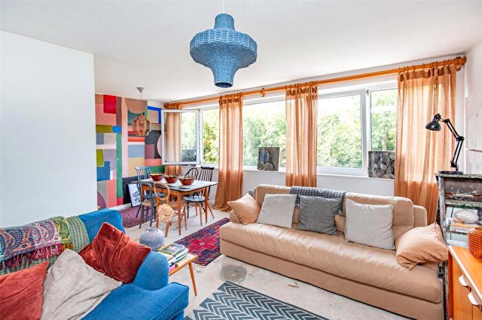 2 Bedroom Apartment For Sale In Druid Woods, Avon Way, Bristol, BS9