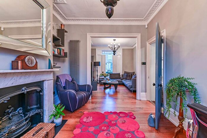 3 Bedroom House To Rent In Rees Street, Angel, London, N1