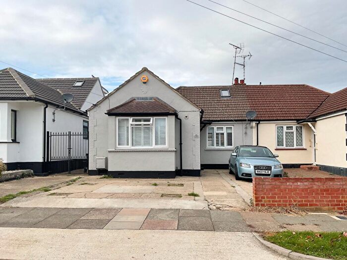2 Bedroom Bungalow For Sale In Vardon Drive, Leigh-on-Sea, SS9