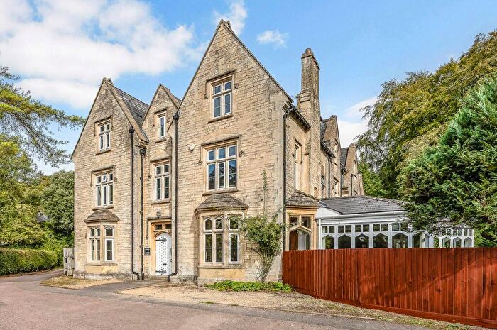 2 Bedroom Apartment For Sale In Leckhampton Hill, Cheltenham, GL53