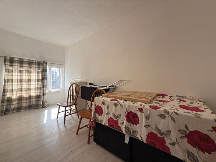 Studio To Rent In Alma Street, Luton, LU1