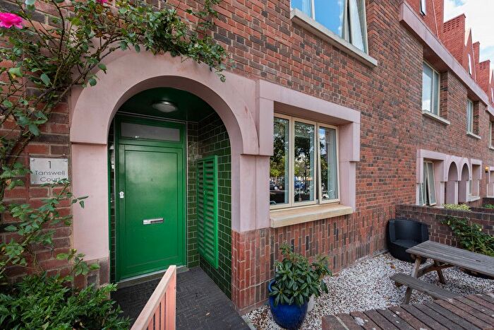 2 Bedroom Maisonette For Sale In Nunhead Lane, Nunhead, SE15