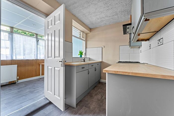 3 Bedroom Terraced House To Rent In Abbotsbury Road, Morden, SM4