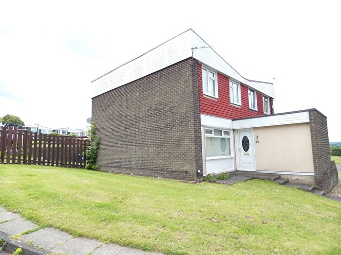 3 Bedroom Semi-detached House For Sale In Woodford, Gateshead, NE9