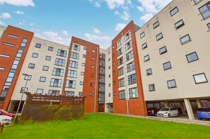 3 Bedroom Flat To Rent In Ladywell Point, Pilgrims Way, Salford, Manchester M50