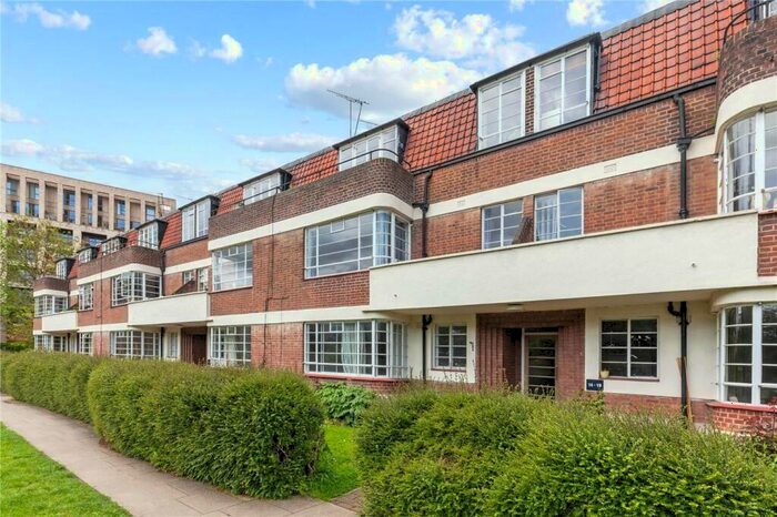 3 Bedroom Flat To Rent In Greenway Close, London, N4