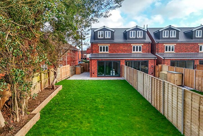 3 Bedroom Semi Detached House For Sale In Windmill Road, Mortimer Common, Reading, Berkshire, RG7