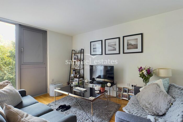 1 Bedroom Flat To Rent In South Stand, Avenell Road, Arsenal, N5