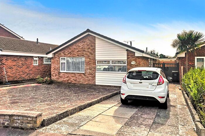 2 Bedroom Detached Bungalow For Sale In Mountbatten Drive, Eastbourne, BN23
