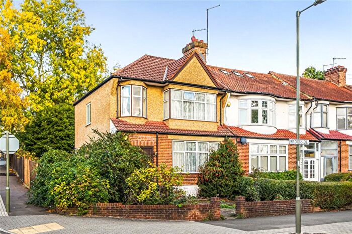 3 Bedroom End Of Terrace House For Sale In Brookside, East Barnet, Barnet, EN4