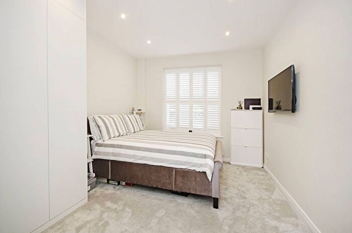 2 Bedroom Flat To Rent In Carlton Hill, St John's Wood, London, NW8