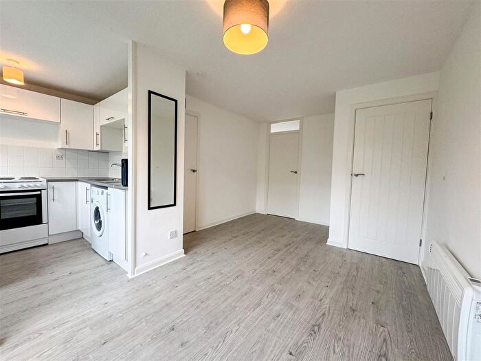 1 Bedroom Maisonette To Rent In Brookside Close, Old Stratford, Milton Keynes, MK19