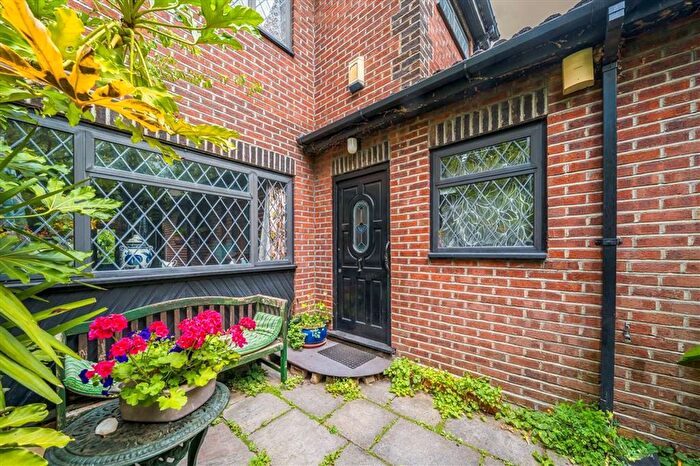 4 Bedroom Property For Sale In Heathway, Blackheath, SE3