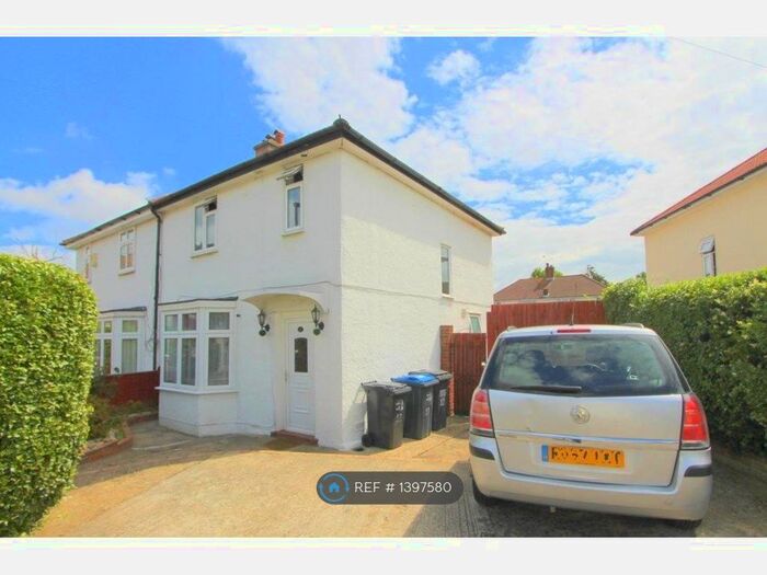 3 Bedroom Semi-Detached House To Rent In Stapleton Gardens, Croydon, CR0