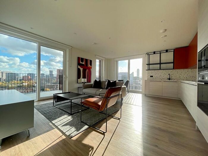 2 Bedroom Flat To Rent In Curlew House, Hawser Lane, Poplar Riverside, London, E14