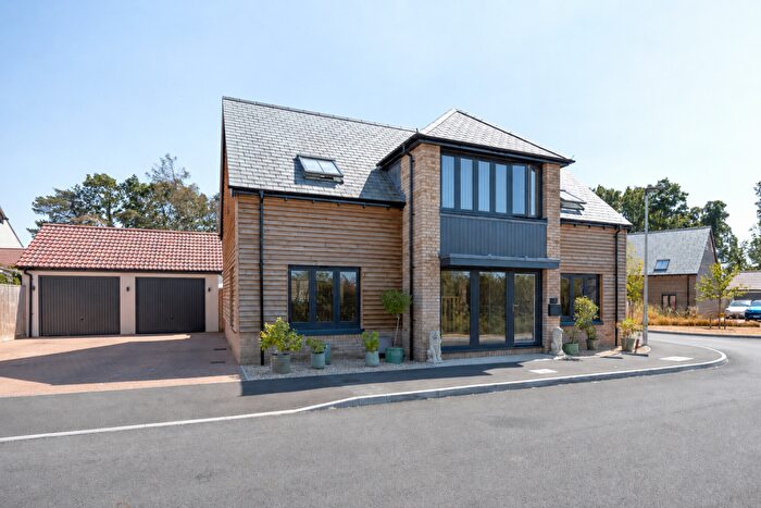 4 Bedroom Detached House For Sale In Summers Drive, Calne, SN11