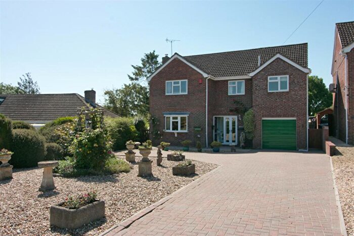 4 Bedroom Detached House For Sale In Shoemaker Lane, Brinkworth, SN15
