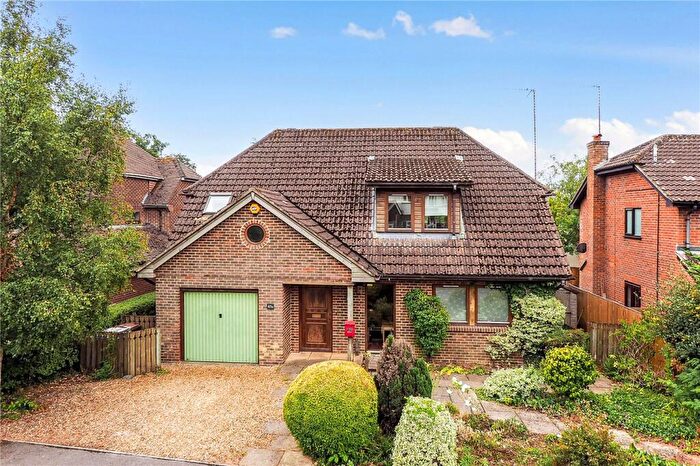3 Bedroom Detached House For Sale In Woodbury Avenue, Petersfield, Hampshire, GU32