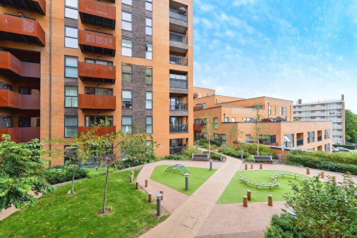 1 Bedroom Flat For Sale In East Acton Lane, London, W3
