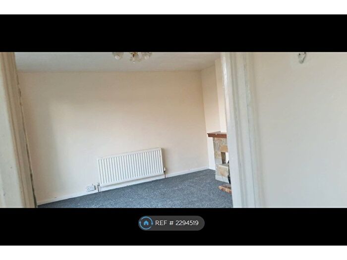3 Bedroom Terraced House To Rent In Denbury Mount, Bradford, BD4