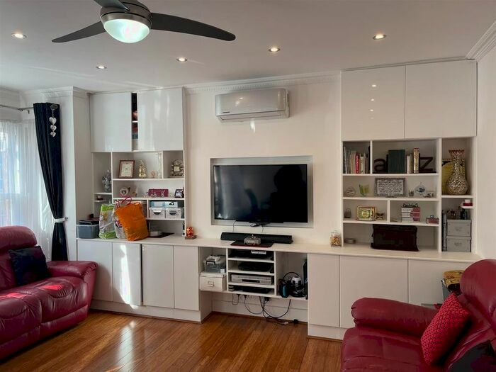 3 Bedroom Flat To Rent In The Limes Avenue, London, N11