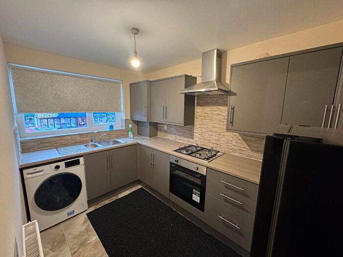 4 Bedroom Flat To Rent In Gregory Boulevard, Hyson Green, NG7