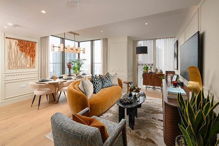 3 Bedroom Apartment For Sale In South Quay Plaza, Canary Wharf, London, E14