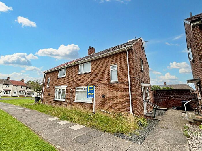 3 Bedroom Semi-Detached House To Rent In Beverley Way, Peterlee, Durham, SR8