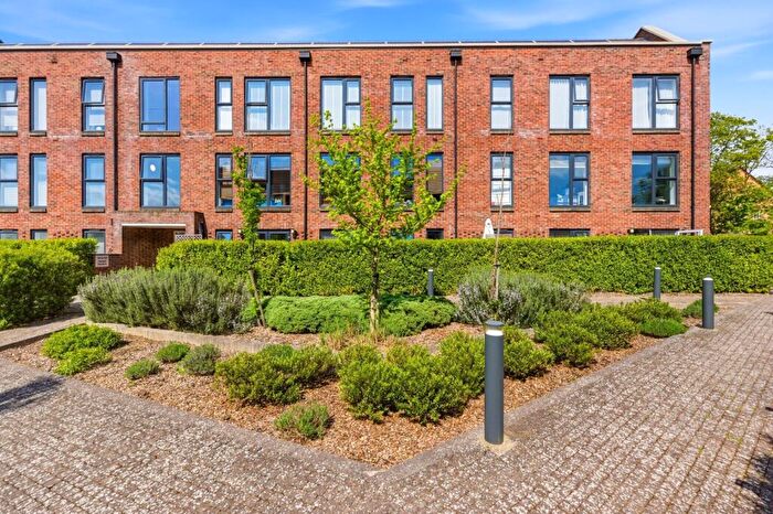2 Bedroom Apartment For Sale In Hedley Road, St. Albans, Hertfordshire, AL1